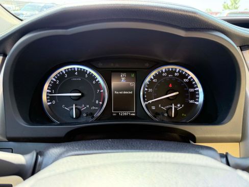Used 2014 Toyota Highlander Limited Platinum AWD/4WD image 19