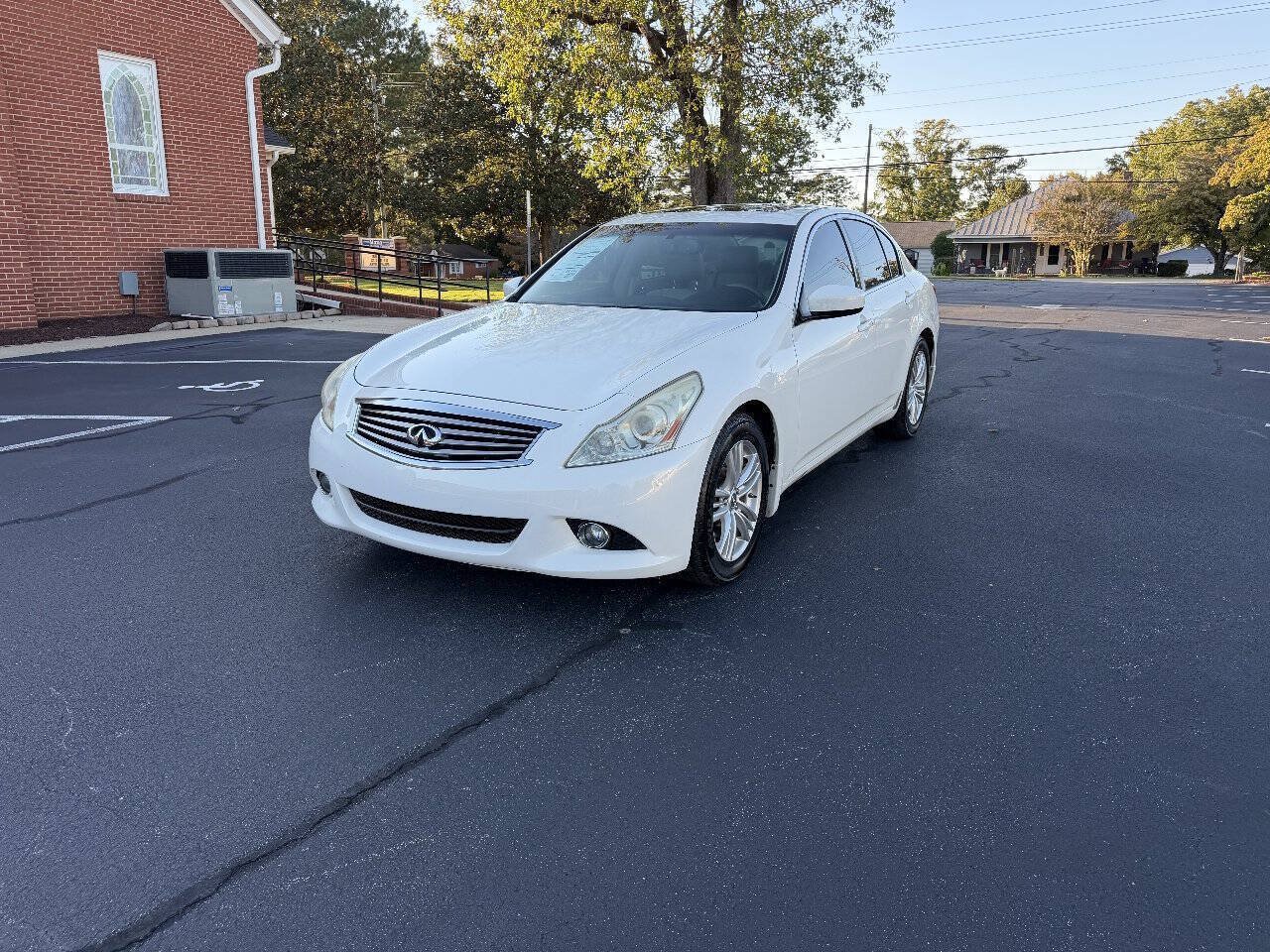 Used 2011 INFINITI G25 Journey w/ Moonroof Pkg RWD image 1