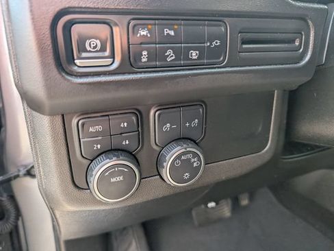 Used 2022 Chevrolet Suburban Z71 w/ Luxury Package AWD/4WD image 16