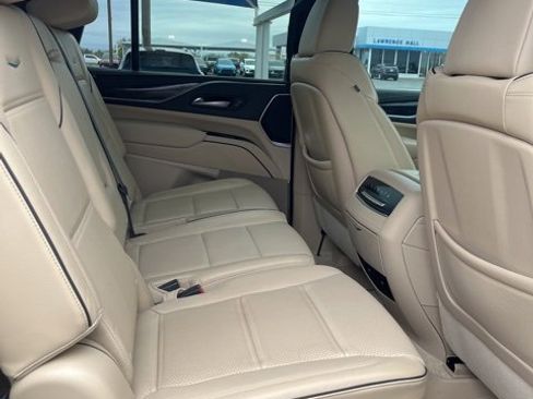 Used 2023 Cadillac Escalade Premium Luxury image 10