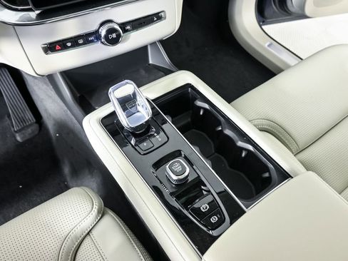 New 2026 Volvo XC90 T8 Ultra w/ Protection Package Premier AWD/4WD image 17