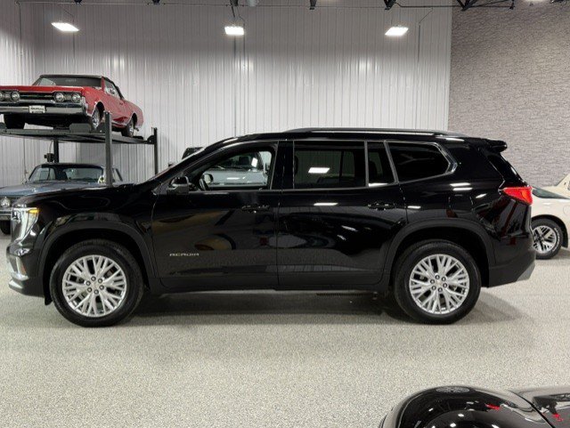 Certified 2026 GMC Acadia Elevation w/ Elevation Premium Package AWD/4WD image 2
