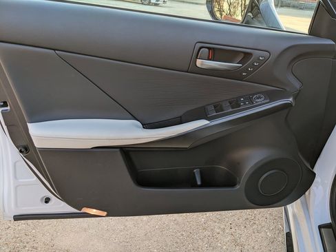 Used 2022 Lexus IS 350 F Sport image 9