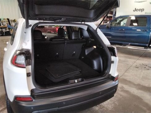 Used 2023 Jeep Cherokee Altitude Lux image 12