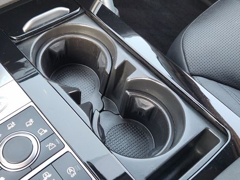 Used 2019 Land Rover Discovery HSE image 23