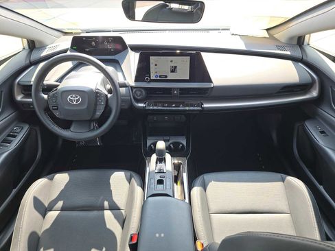 Used 2025 Toyota Prius XLE FWD image 19