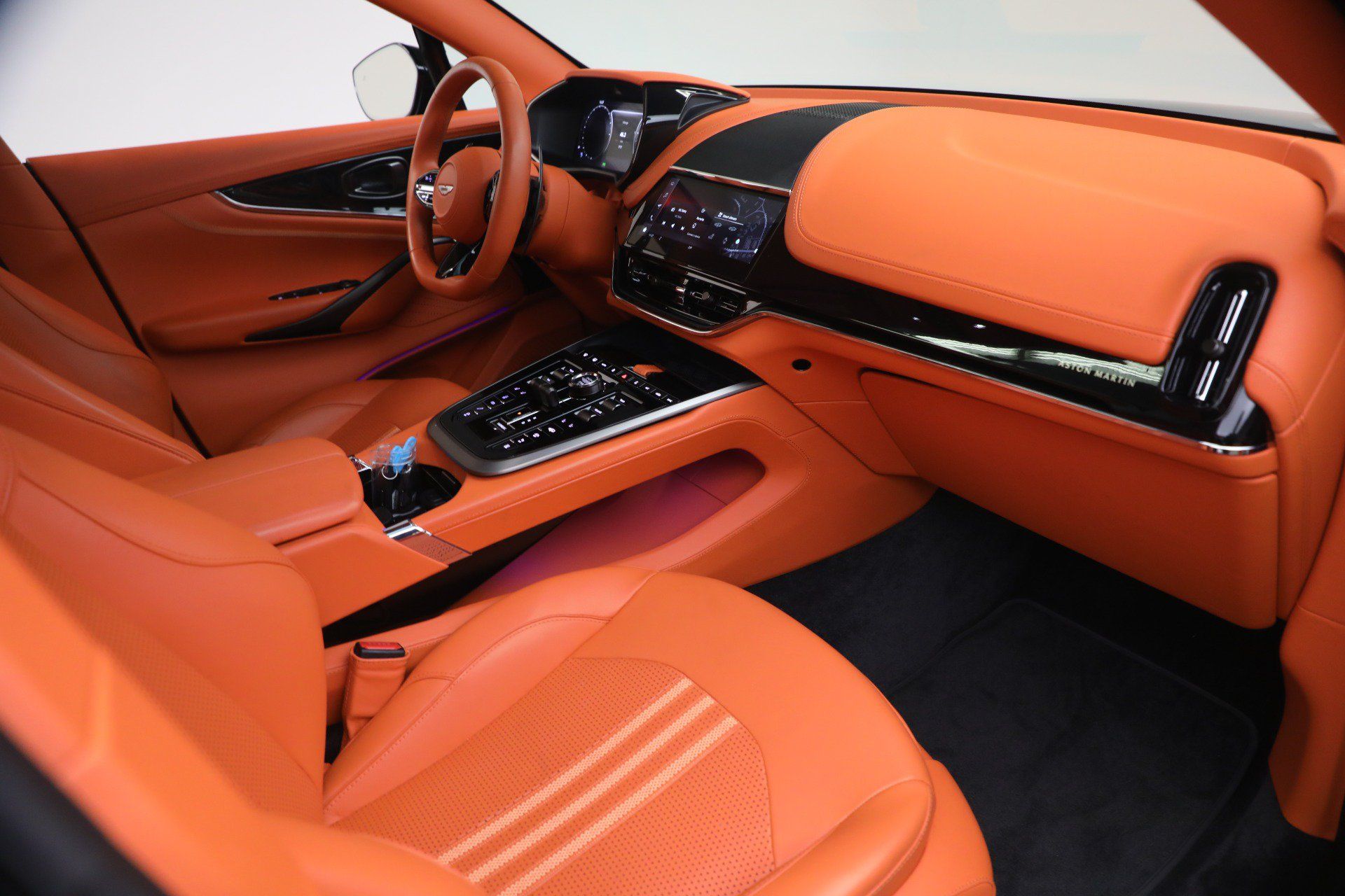 Used 2025 Aston Martin DBX 707 AWD/4WD image 19