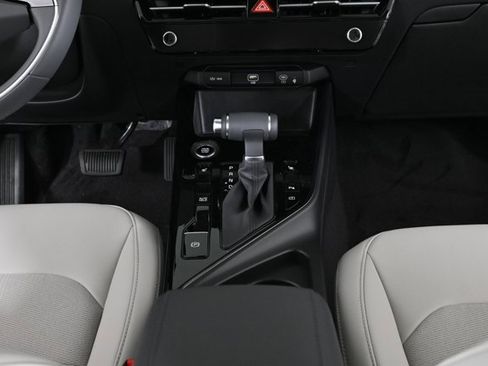 New 2025 Kia Niro EX image 15
