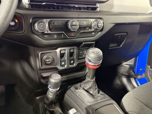 Used 2026 Jeep Wrangler Sport AWD/4WD image 15