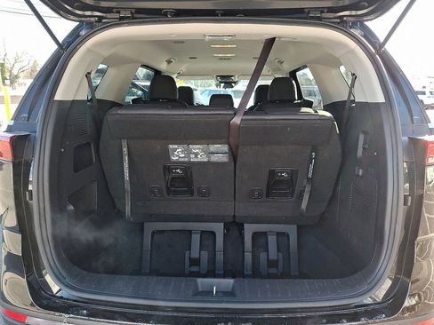 Used 2024 Kia Carnival LX image 29