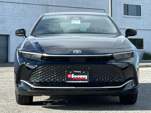 New 2026 Toyota Crown XLE image 9