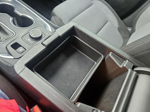 Used 2019 Chevrolet Traverse LT FWD image 25