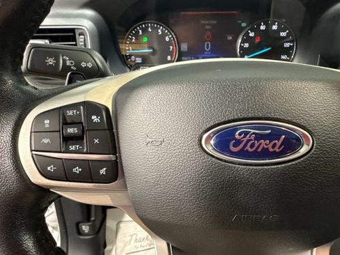Used 2021 Ford Explorer XLT w/ Equipment Group 202A AWD/4WD image 39