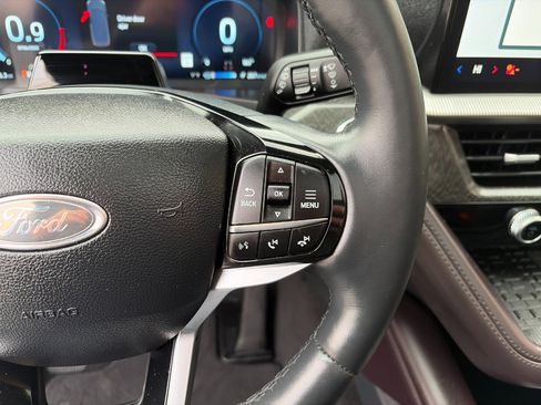 Used 2025 Ford Explorer Platinum w/ LUX Leather Package image 18