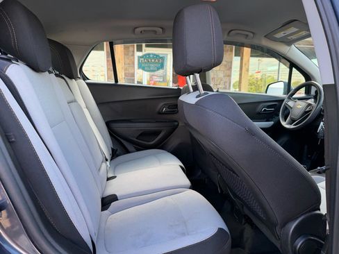 Used 2018 Chevrolet Trax LS AWD/4WD image 19