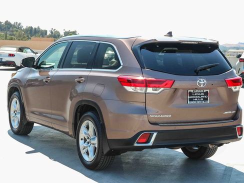 Used 2017 Toyota Highlander Limited w/ Carpet Mat Package AWD/4WD image 6