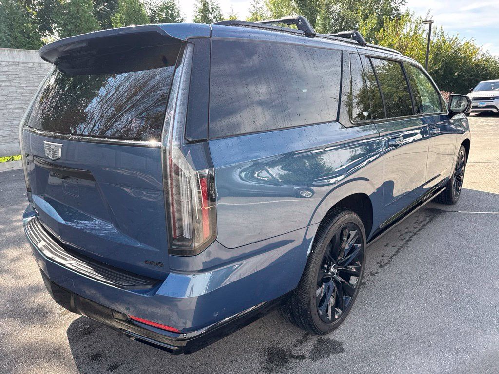 Used 2026 Cadillac Escalade ESV Platinum Sport w/ LPO, ONYX Package AWD/4WD image 5