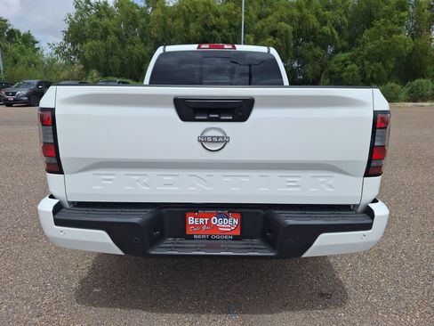 Used 2025 Nissan Frontier SV RWD image 6