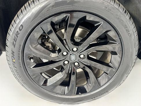 Certified 2022 Land Rover Discovery Sport SE R-Dynamic AWD/4WD image 32