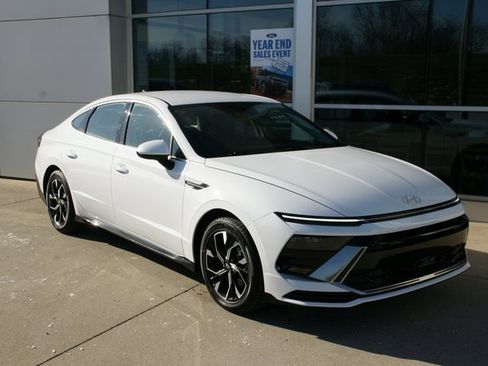 Used 2024 Hyundai Sonata SEL image 2