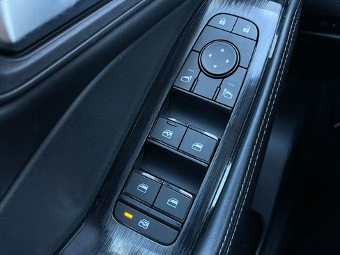 Used 2025 Nissan Rogue SV FWD image 17