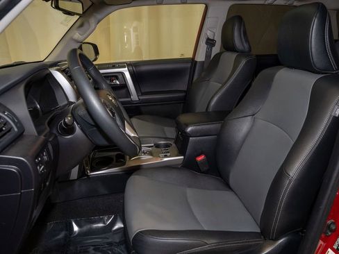 Used 2019 Toyota 4Runner SR5 Premium image 11