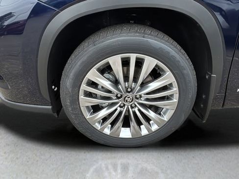 New 2026 Toyota Highlander Platinum AWD/4WD image 28