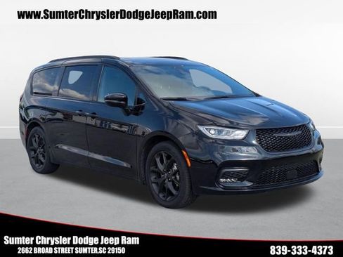 Used 2025 Chrysler Pacifica Limited FWD image 1