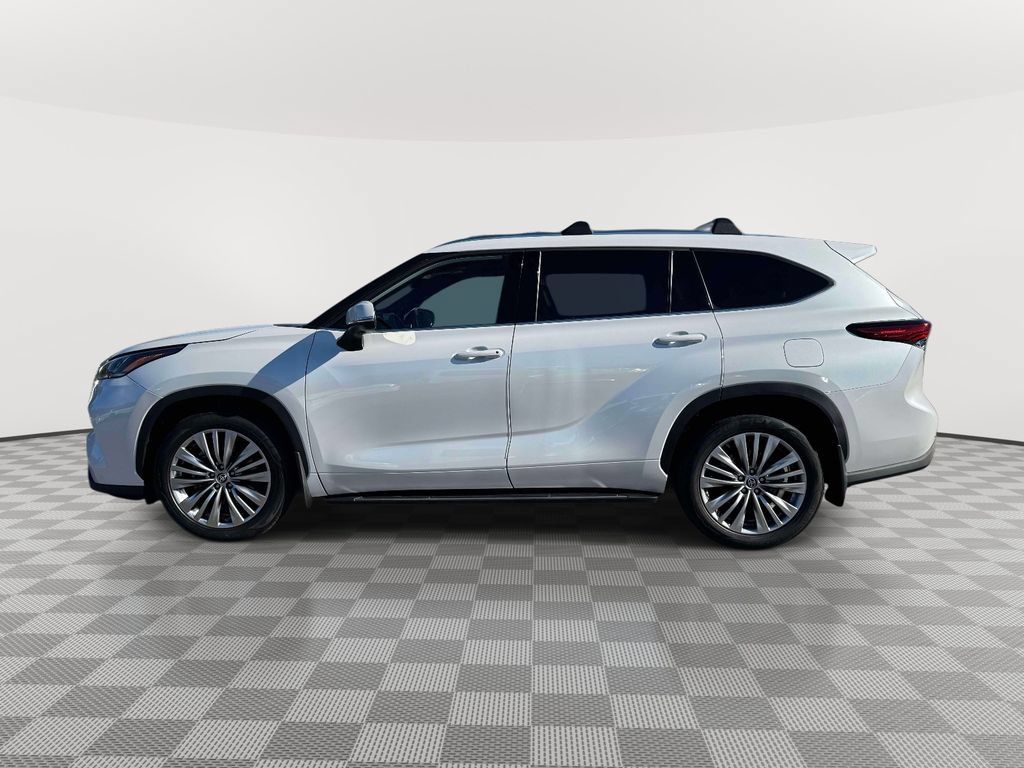 Used 2023 Toyota Highlander Platinum AWD/4WD image 4