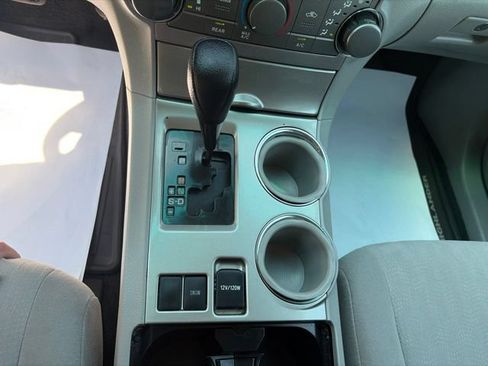 Used 2013 Toyota Highlander FWD w/ Cold Weather Pkg image 19
