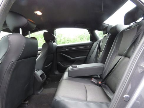 Used 2018 Honda Accord Sport image 19