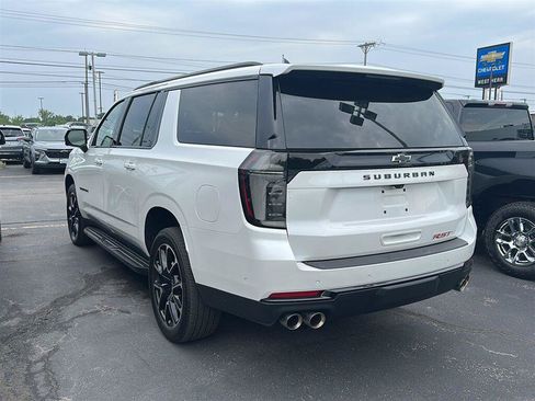 Used 2025 Chevrolet Suburban RST w/ Comfort Package AWD/4WD image 3