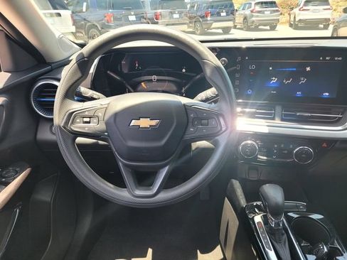 Used 2024 Chevrolet Trax LT FWD image 13