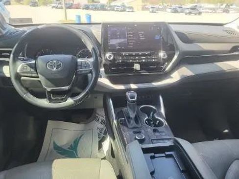 Used 2021 Toyota Highlander Limited image 5