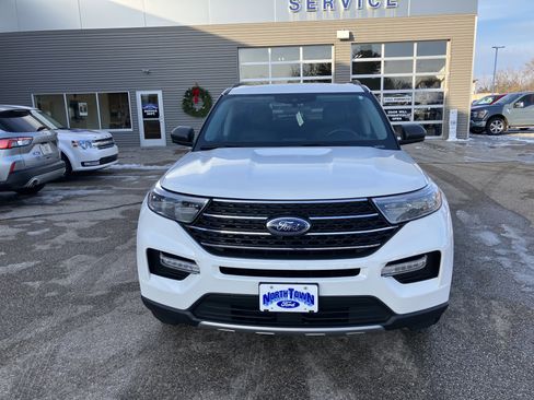 Used 2023 Ford Explorer XLT w/ Equipment Group 202A image 3