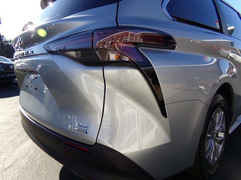 Used 2024 Toyota Sienna LE image 10