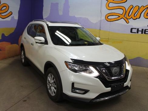 Used 2017 Nissan Rogue SV AWD/4WD image 2