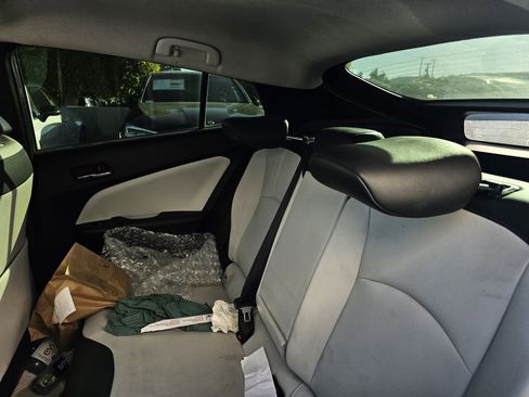 Used 2016 Toyota Prius Four Touring image 8