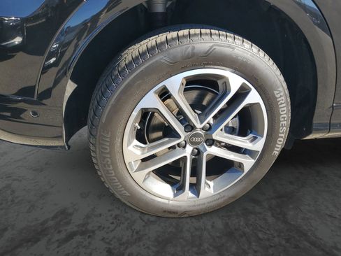 Used 2025 Audi Q5 Premium w/ Convenience Package image 5