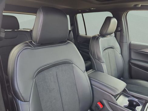 New 2025 Jeep Grand Cherokee Altitude RWD image 32