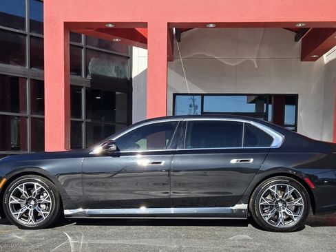 Used 2024 BMW i7 eDrive50 w/ Executive Package image 5