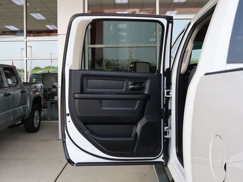 Used 2017 RAM 2500 Tradesman w/ Chrome Appearance Group AWD/4WD image 32