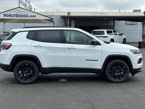 New 2026 Jeep Compass Latitude image 2