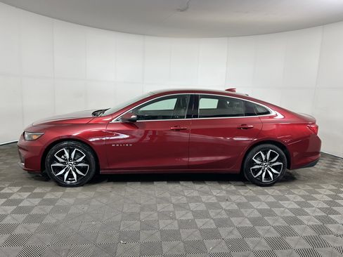 Used 2017 Chevrolet Malibu LT w/ Leather Package image 2