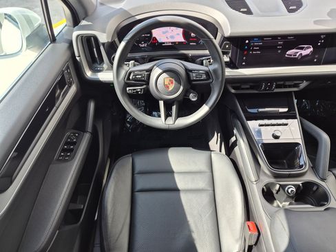 Certified 2025 Porsche Cayenne AWD/4WD image 16