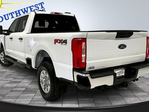Used 2023 Ford F250 XLT w/ FX4 Off-Road Package image 4