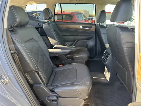 Certified 2025 Volkswagen Atlas SE w/ Panoramic Sunroof Package image 36