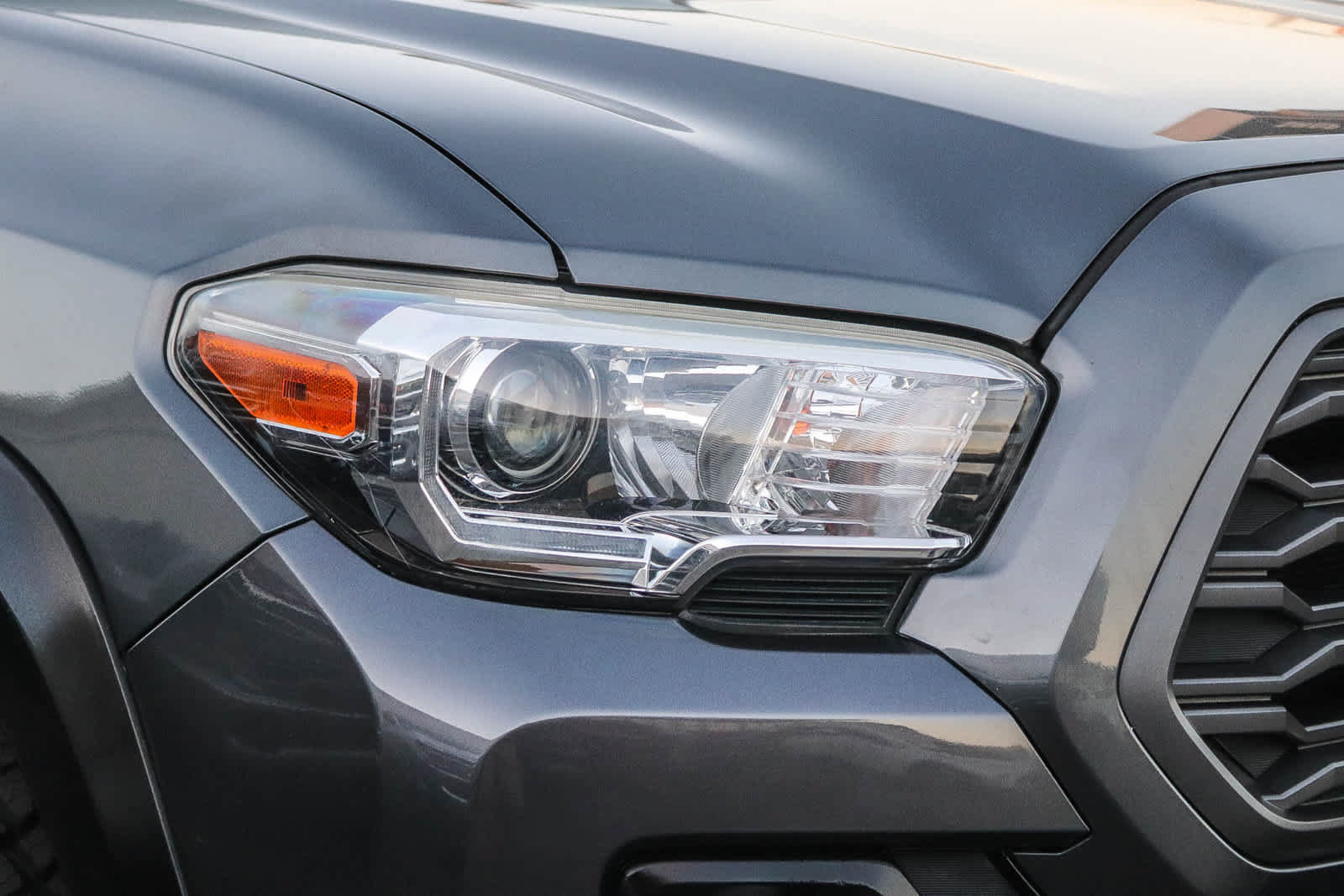 Used 2020 Toyota Tacoma TRD Off-Road w/ Technology Package AWD/4WD image 8