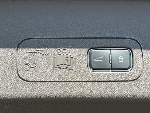 Used 2023 Lincoln Aviator AWD w/ Premium Package image 40