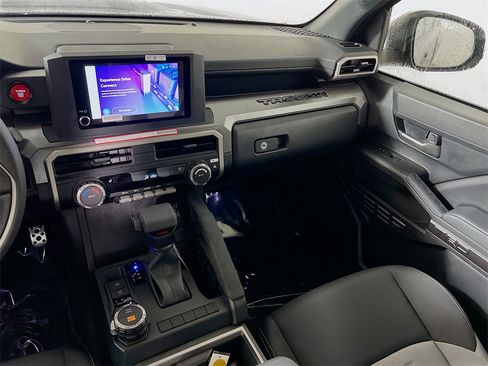 Certified 2025 Toyota Tacoma TRD Sport image 21